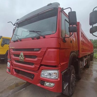 Использованный грузовик Sinotruk 6X4 с гидравлическим рулевым управлением и безтрубными шинами мощностью 40 т