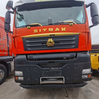 Трактор с топливным баком объемом 600 л с двигателем мощностью 480 л.с. и воздушной подвеской на сиденье водителя