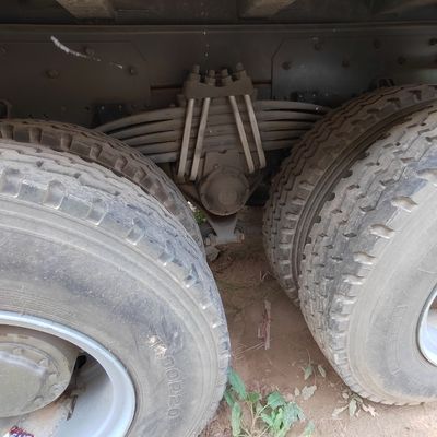 6X4 Sinotruk Dump Truck Шасси тяжелой грузовой коробки из углеродистой стали Моторная емкость 4-6 л