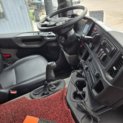 Передний подъемный стиль Sinotruk шасси насосные грузовики грузоподъемность 21-30 т сиденья ≤5
