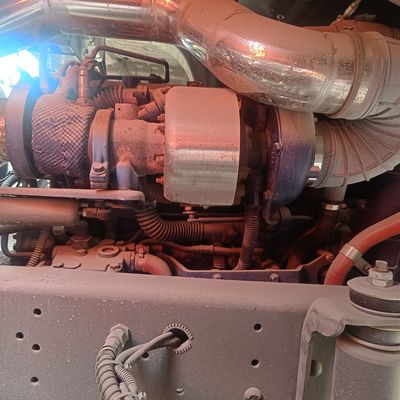 Дизельный грузовик Sinotruk 6X4 с сертифицированными по ISO шинами и гидравлическим рулевым управлением