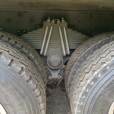 Шасси грузовика Sinotruk из углеродистой стали, материал грузовой коробки и стандарт выбросов Евро 3