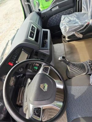 Кондиционер оборудован Sinotruk Dump Truck шасси с мощным дизельным двигателем