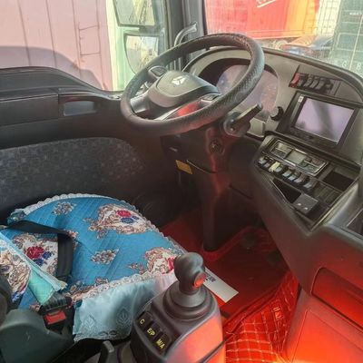 Трактор на СНГ мощностью 480 л.с. с воздушной подвеской на сиденье двигателя вместимостью &gt; 8 л и запасом топлива &gt; 400 л
