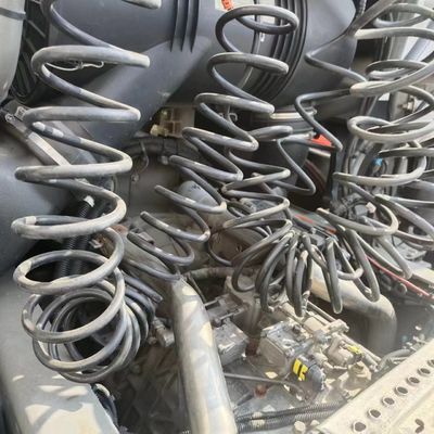 Трактор на СНГ мощностью 480 л.с. с воздушной подвеской на сиденье двигателя вместимостью &gt; 8 л и запасом топлива &gt; 400 л