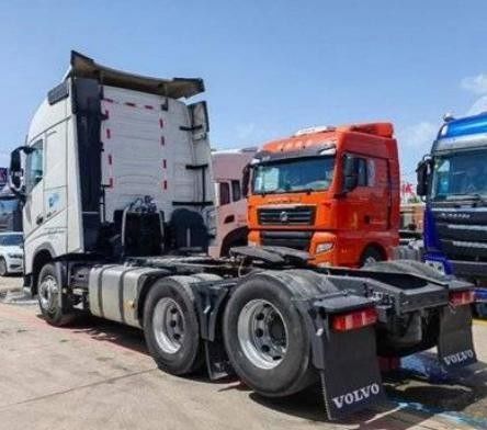 Использованный трактор Volvo prime s Усовершенствован до 460 л.с. 6X2r National V с гидравлическим рулевым управлением