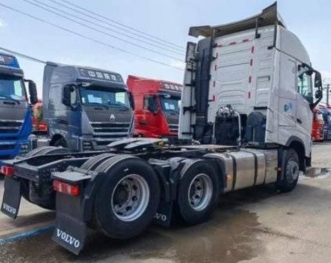 Использованный трактор Volvo prime s Усовершенствован до 460 л.с. 6X2r National V с гидравлическим рулевым управлением