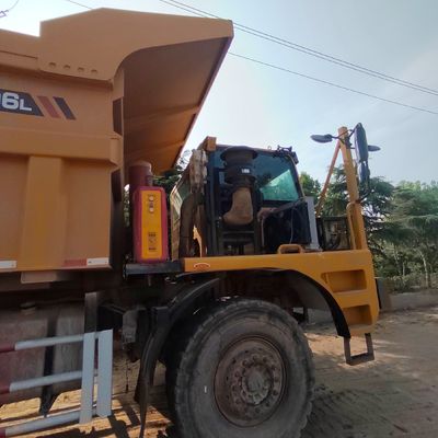 Грузовой трактор с высокой мощностью 351-450 л.с. с шасси Sinotruk и гидравлическим рулевым управлением