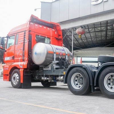 Буксирующий полуприцеп 6X4 тяжелый грузовик Shacman с топливным баком 1000 л и сиденьями ≤5