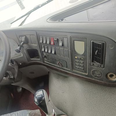 Дамп-грузовик Haowo из Китая грузоподъемностью 21-30 т. Оснащен кабиной кондиционера.