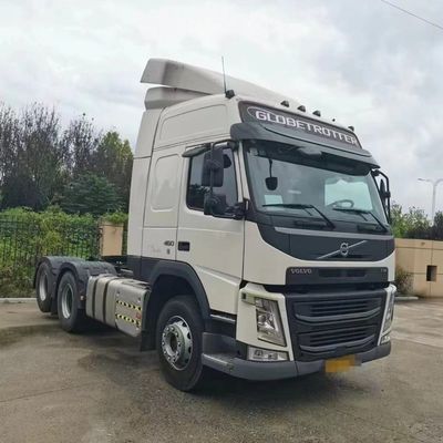 Тяжелое буксирование облегчено мощным трактором Volvo и воздушным подвесом