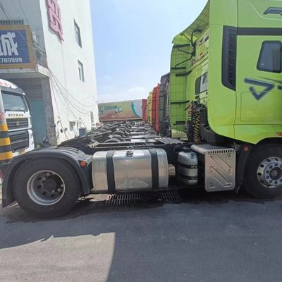 Длинномагистральный буксир 560 л.с. с воздушным подвесом и топливным баком 400 л.
