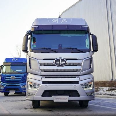 Трактор с топливным резервуаром на 400 л для индивидуальных требований к буксировке тяжелых грузов