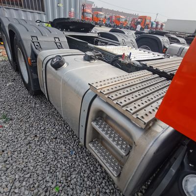 Первоначальная оплата принята тяжелый грузовик FAW, предоставляющий грузовые тягачи на СНГ мощностью 480 л.с.