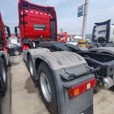 Шасси тяжеловесного грузовика Sinotruk с гидравлическим рулевым управлением и конструкцией безтрубных шин