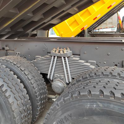 Подержанный грузовик Sinotruk N7 6X4 с ручной трансмиссией и гидравлическим рулевым управлением