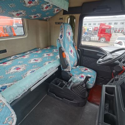 Сиденье водителя с воздушной подвеской Мощный двигатель 480 л.с. и конфигурация Sinotruck 6X4