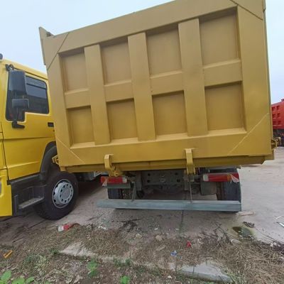 351-450 лошадиных сил Sinotruk Tipper Truck для профессиональных горнодобывающих перевозок