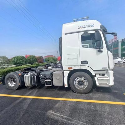 Трактор Sinotruck с воздушным подвесом сиденья эффективно буксирует тяжелые грузовые автомобили
