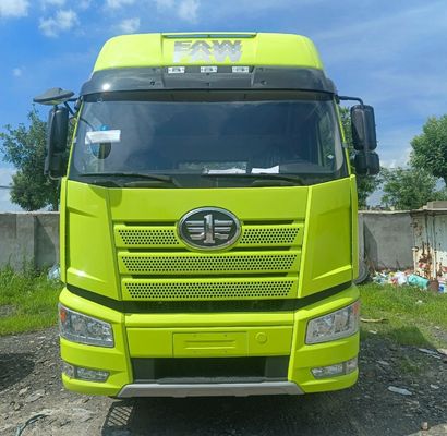 31-40 т Вместимость груза FAW Jiefang J6p420HP Дизельный трактор 6X4 с воздушным подвесом сиденья