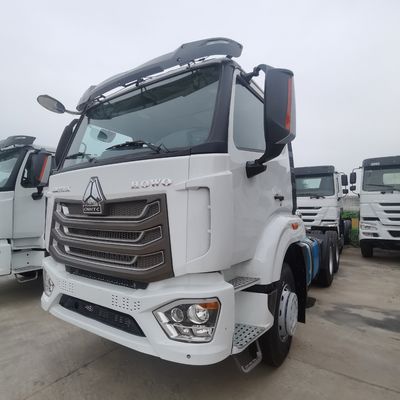 Использованный трактор HOWO для буксировки 6800*2500*3200 Размеры и вместимость двигателя &gt; 8 л