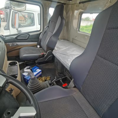 Прицепный грузовик Sinotruck с материалом грузового ящика из углеродистой стали и сиденьем с воздушной подвеской