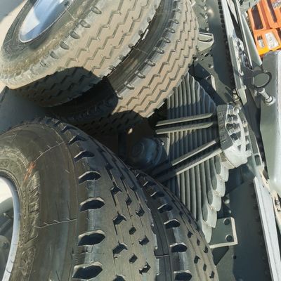 Автомобильный комбинированный цементный смеситель Foton Zz1257n3647n1 с максимальной мощностью 400 л.с. и шинами