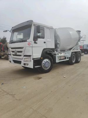Специализированный Sinotruk Шасси Гидравлическое рулевое смеситель грузовика с помощью энергии и шины