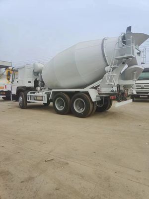 Специализированный Sinotruk Шасси Гидравлическое рулевое смеситель грузовика с помощью энергии и шины