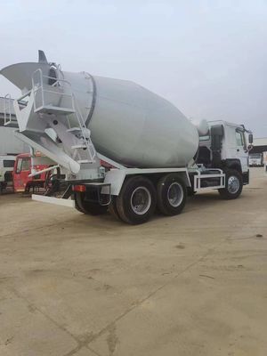 Специализированный Sinotruk Шасси Гидравлическое рулевое смеситель грузовика с помощью энергии и шины