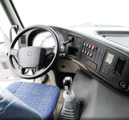 Специализированное шасси Sinotruk Гидравлическое рулевое управление Тяжелый грузовик для смешивания бетона с шинами