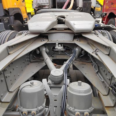 Транспорт грузовик Sinotruck Подержанный трактор 6X4 HOWO Подержанный трактор с деталями