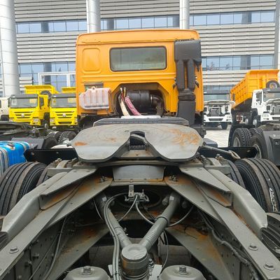 Мощная тяговая способность и продажа тракторного грузовика HOWO371HP6X4 с доставкой Seco