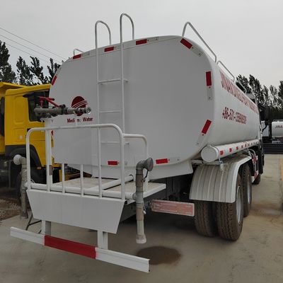 Sinotruk HOWO 6X4 15000L 2000m sup3 Питьевая распыливающая вода грузовик доставки