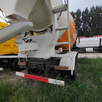 Продажа грузовиков Sinotruk 6X4 Доставка воды Тяжелый смеситель с ручной трансмиссией