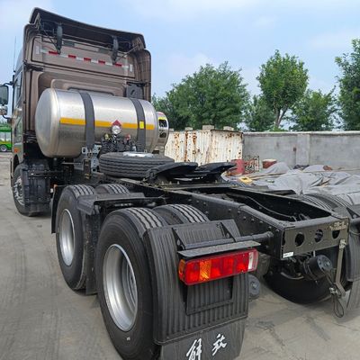 Транспортное средство с газовым трактором 630 л.с. с шинами и усовершенствованной системой руля