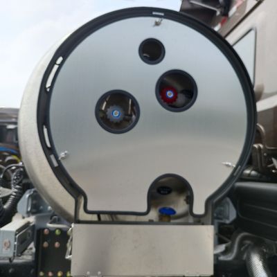 Специализированное требование освобождения Jh6 Силовое рулевое газовое грузовик с шинами и характеристиками