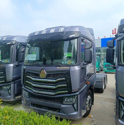 Haowo LNG тракторный грузовик 6*4/4*2/6*2 Идеальное решение для перевозки тяжелых грузов