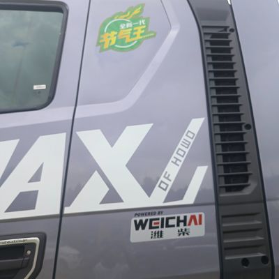 2024 HOWO Max LNG540HP Автоматическая трансмиссия тракторный грузовик с конструкцией безтрубной шины