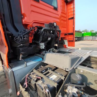 Тип ручной трансмиссии Использованный Sinotruck HOWO 6X4 CNG тракторный грузовик для ваших требований