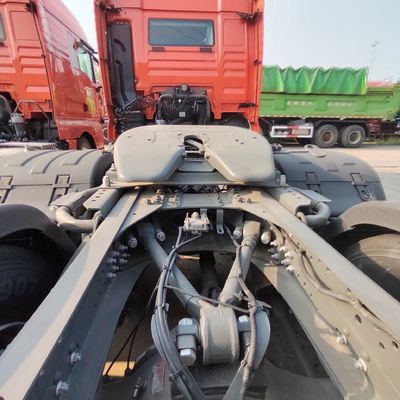 Тип ручной трансмиссии Использованный Sinotruck HOWO 6X4 CNG тракторный грузовик для ваших требований